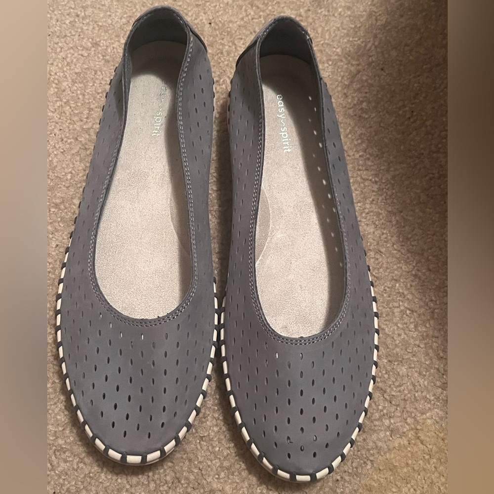 Easy‎ Spirit Perforated Gray Flats